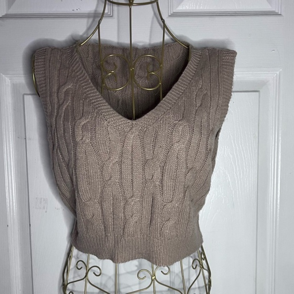 SHEIN Cable Knit crop Sweater Vest